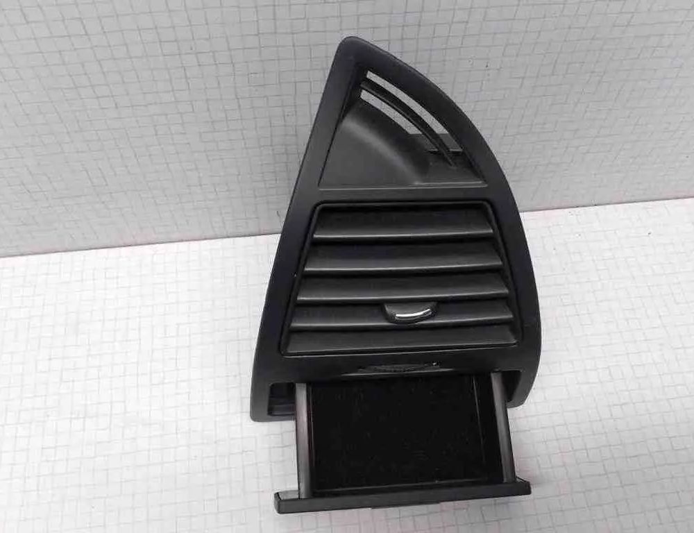 CITROËN C4 1 generation (2004-2011) Вентиляционные отверстия в приборной панели 9646338077 32499468