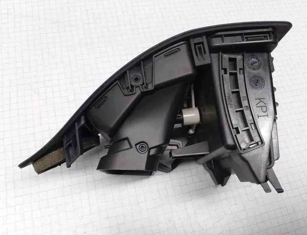 CITROËN C4 1 generation (2004-2011) Вентиляционные отверстия в приборной панели 9646338077 32499468