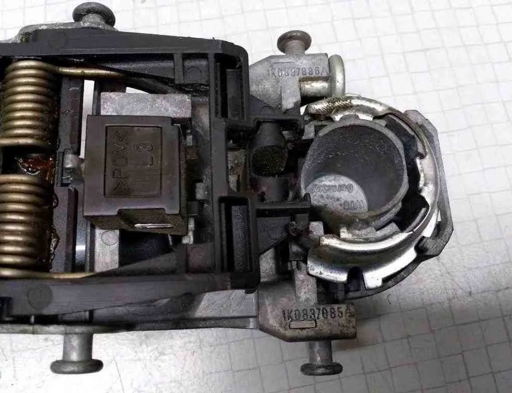 SKODA Octavia 2 generation (2004-2013) Наружная ручка задней левой двери 1Z0839886A,5J0837886C,1Z0839885A 32500311