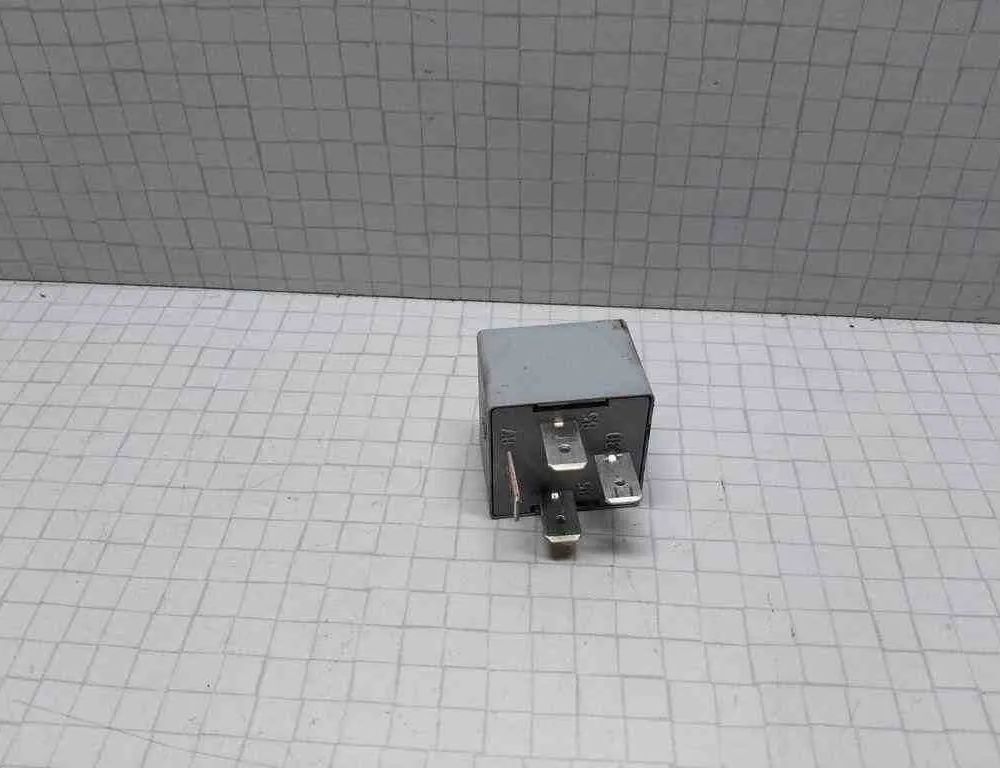 VOLKSWAGEN Transporter T5 (2003-2015) Реле 141951253B,4H0951253A,20240072,2E0937099,377937503A,9673062180,4H0951253,6555VP,431951253G 32502961