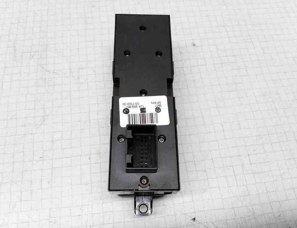 VOLKSWAGEN Bora 1 generation (1998-2005) Aizmugurējo labo durvju loga pacelšanas slēdzis 03755000,1J4959857 32507946