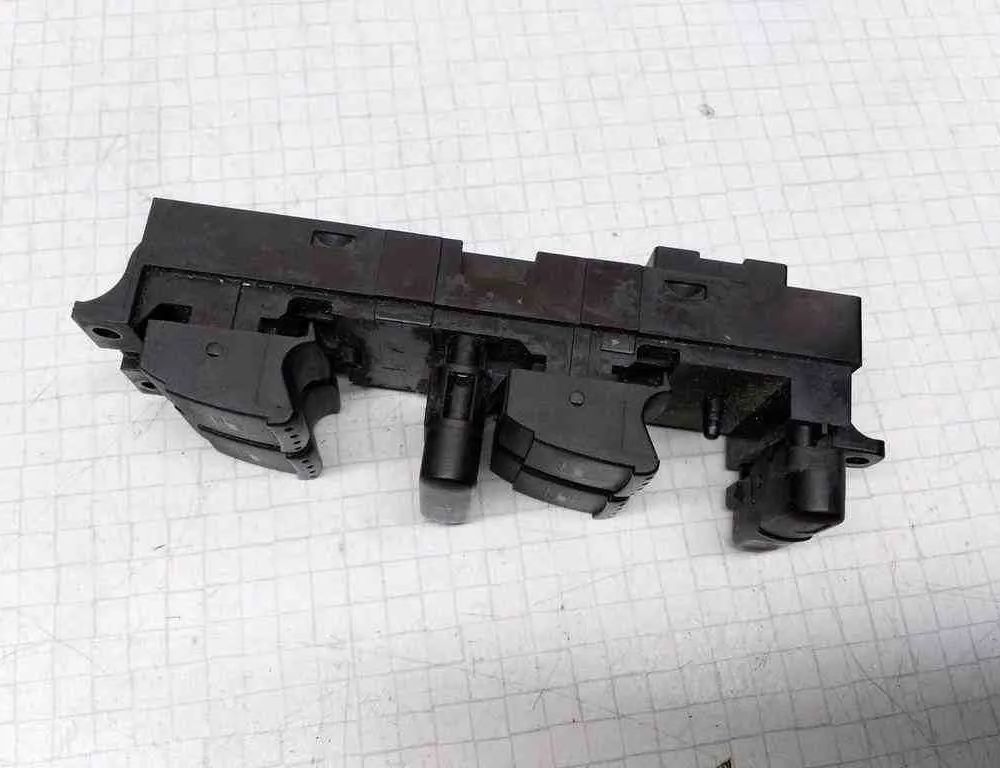 VOLKSWAGEN Bora 1 generation (1998-2005) Aizmugurējo labo durvju loga pacelšanas slēdzis 03755000,1J4959857 32507946