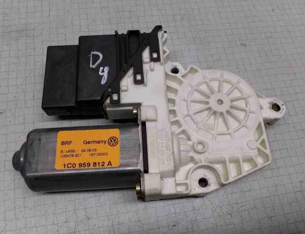 VOLKSWAGEN Bora 1 generation (1998-2005) Моторчик стеклоподъемника задней левой двери 1C0959812A,105407301,119434 32508965