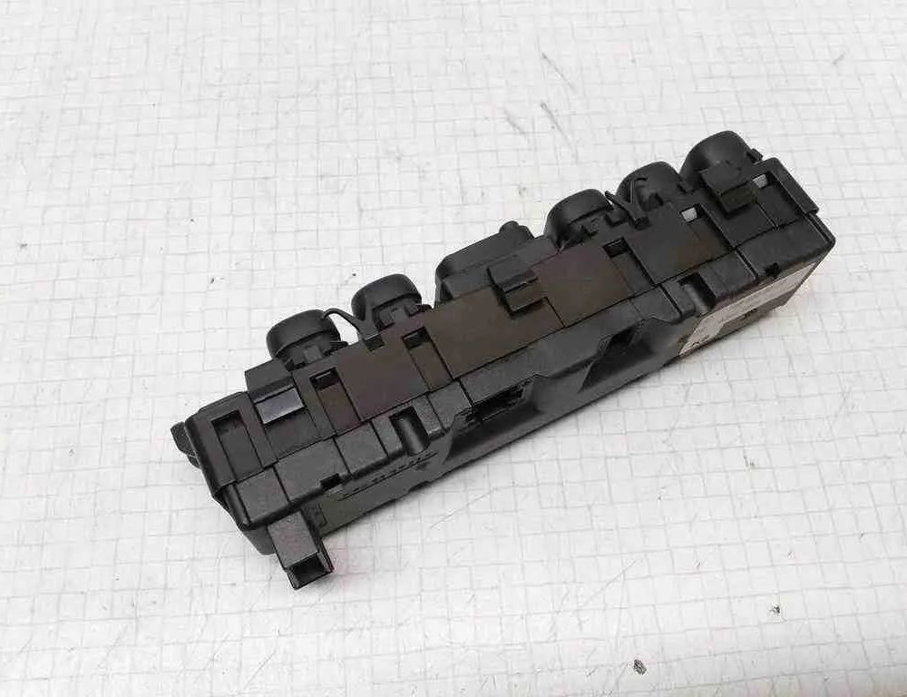 MERCEDES-BENZ A-Class W168 (1997-2004) Переключатель кнопок 33010901,1688203610 32525298