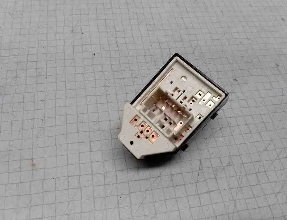 KIA Cee'd 1 generation (2007-2012) Spoguļa regulēšanas slēdzis 457480 32527215