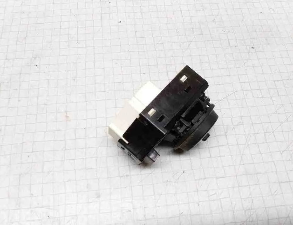 KIA Cee'd 1 generation (2007-2012) Spoguļa regulēšanas slēdzis 457480 32527215