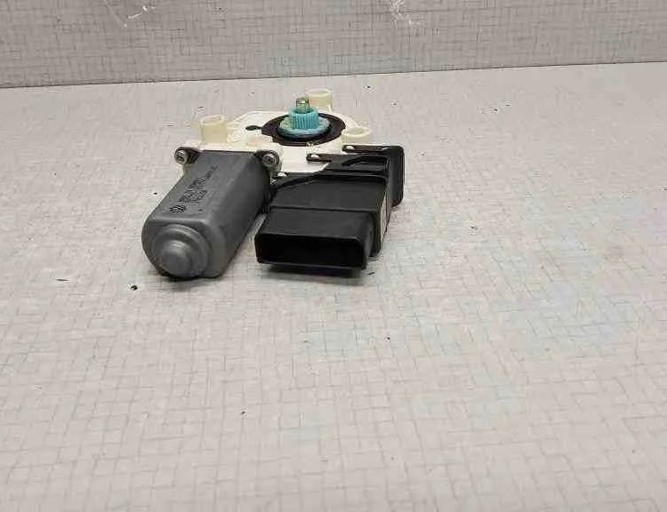 VOLKSWAGEN Passat B5 (1996-2005) Маторчик стеклоподъемника задней правой двери 993425200,974228111,17016330,1K0959704F,119434 32536185