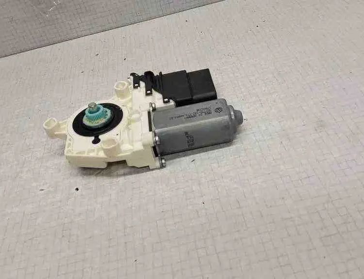 VOLKSWAGEN Passat B5 (1996-2005) Маторчик стеклоподъемника задней правой двери 993425200,974228111,17016330,1K0959704F,119434 32536185