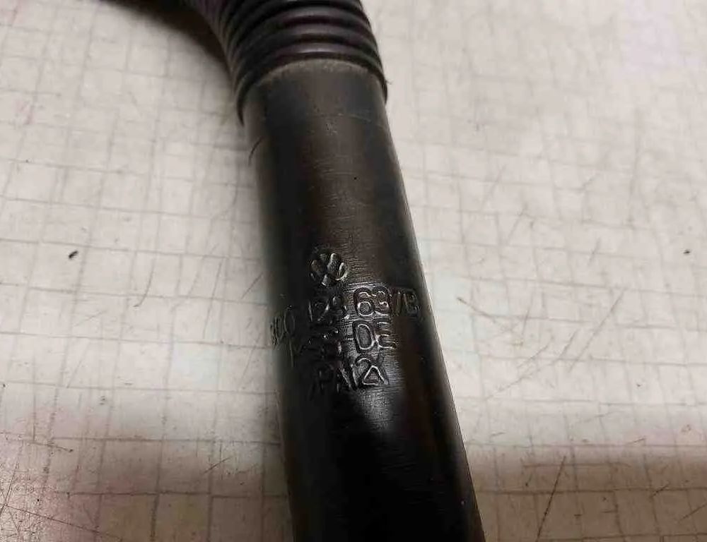 VOLKSWAGEN Passat B7 (2010-2015) Воздухозаборная труба 3C0129637B 32545932