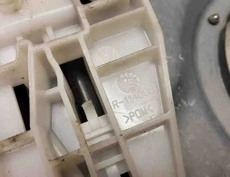 SEAT Leon 2 generation (2005-2012) Стеклоподъемник задней правой двери 1J0827417,1M0839756H,116080B,113892,R114006,49051M2840566 32554644