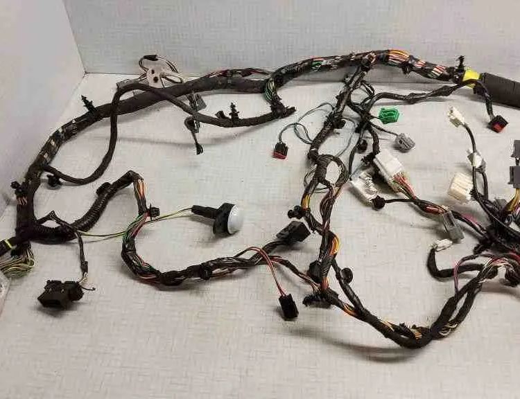 JEEP Grand Cherokee 4 generation (WK) (2004-2024) Kabeļi / vadi E1616238,8567211,3B211184,1326490,X40006601X,56042559,111663,39290801A,814191693,19243931,MK1D15115,020411,3B211148,301115,6121171,56021253,1116907,014520152,59Z074000,13260182,914191701,1117923,11579E131,816238,855722 32555162