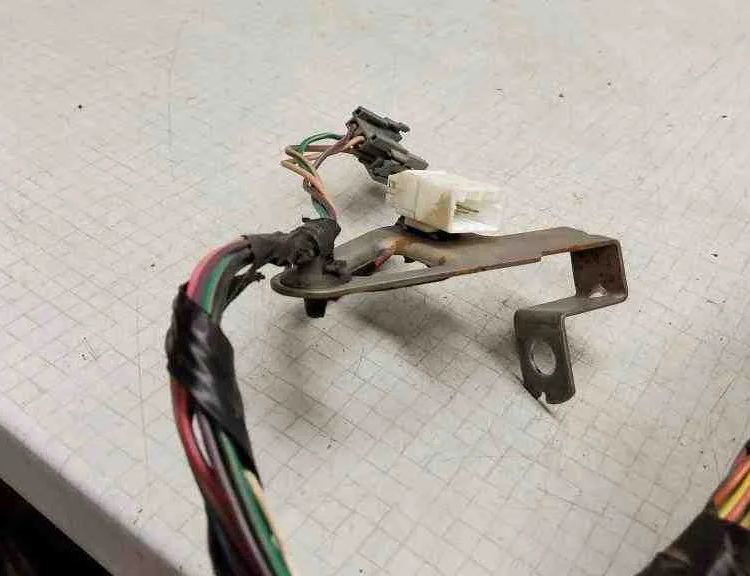 JEEP Grand Cherokee 4 generation (WK) (2004-2024) Kabeļi / vadi E1616238,8567211,3B211184,1326490,X40006601X,56042559,111663,39290801A,814191693,19243931,MK1D15115,020411,3B211148,301115,6121171,56021253,1116907,014520152,59Z074000,13260182,914191701,1117923,11579E131,816238,855722 32555162