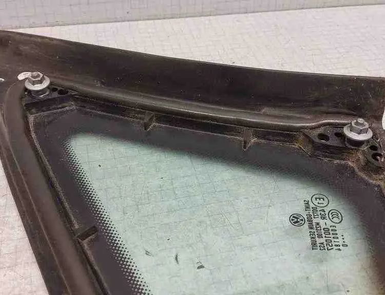 VOLKSWAGEN Caddy 3 generation (2004-2015) Переднеяя правая фортка E143R001057,E000184,2K0845412G 32558994