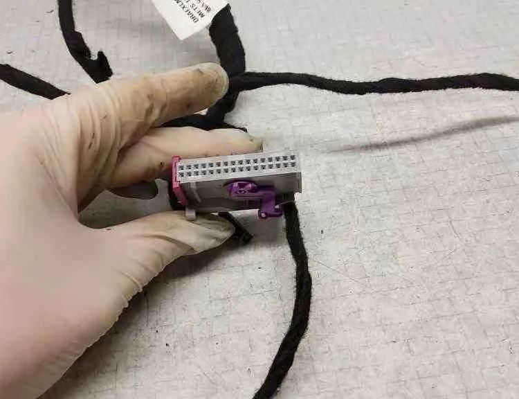 AUDI A4 B5/8D (1994-2001) Дверные кабели спереди справа 8E1971035DF,15345338,8Z0919238,8E0973754A,1J0972977,Y662611037,19649528,4B0972623,4B0971942,8E0971980,7M3959869 32559115