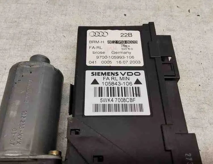 AUDI A4 B5/8D (1994-2001) Маторчик стеклоподъемника передней левой двери 105843106,0130821764,8E2959802B,9700105993106,102236XXX 32559117