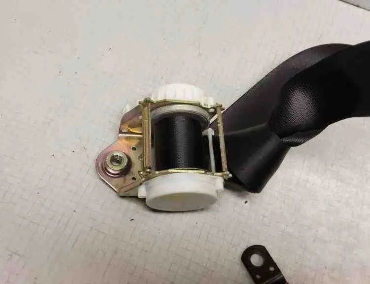 BMW X3 E83 (2003-2010) Ремень безопасности передний левый 33033481E,I000045,010605,GB141662003,330481991,330256555,33017492B,33032951,33028136 32559399