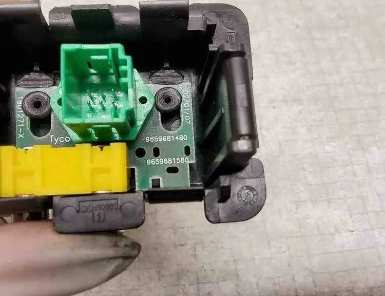 CITROËN C5 2 generation (2008-2017) Дополнительные соединители музыкального проигрывателя 9659681480,1801271X,9659681580 32560274