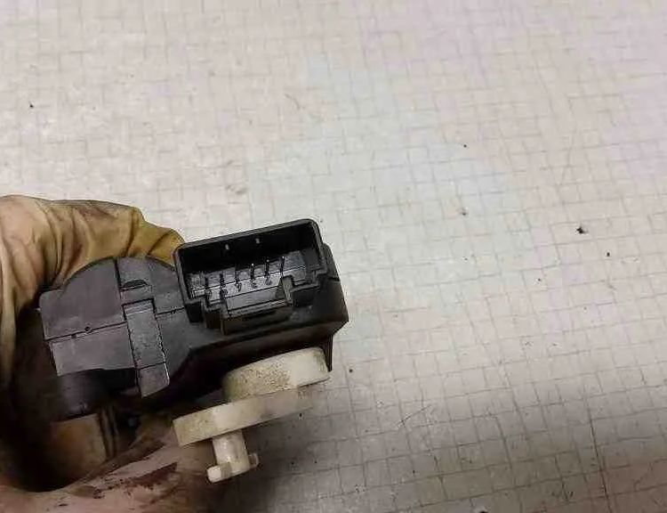 SKODA Octavia 2 generation (2004-2013) Клапаны управления внутренним подогревом 0132801340,983384K 32560974