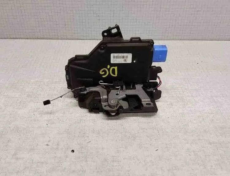 SKODA Octavia 2 generation (2004-2013) Aizmugurējā labā durvju slēdzene 7L083901D,25101D6 32561513