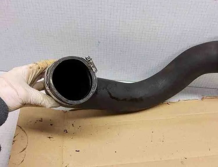 VOLKSWAGEN Transporter T5 (2003-2015) шланг радиатора интеркулера 7E0145980 32562950