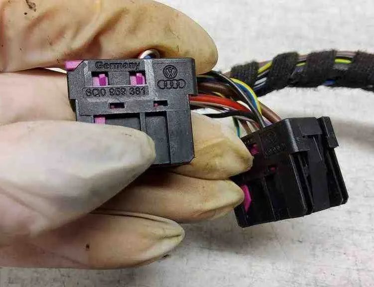 VOLKSWAGEN Transporter T5 (2003-2015) Priekšējo kreiso durvju elektroinstalācija 1J0972704,7H097111,1J0973714,8E0971980,8E0973754B,6Q0959381,6Q0959383,7H0971905,600971633 32563616