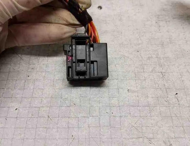 VOLKSWAGEN Touareg 1 generation (2002-2010) Priekšējo labo durvju elektroinstalācija 1J0972704,6Q0972705,7L6971120,1J0973332,7L0971905,6Q0973717,3B0972712,6Q0972704,992576103,8Z0972701 32563999