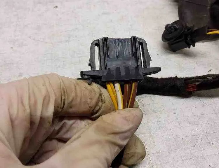 VOLKSWAGEN Touareg 1 generation (2002-2010) Priekšējo labo durvju elektroinstalācija 1J0972704,6Q0972705,7L6971120,1J0973332,7L0971905,6Q0973717,3B0972712,6Q0972704,992576103,8Z0972701 32563999