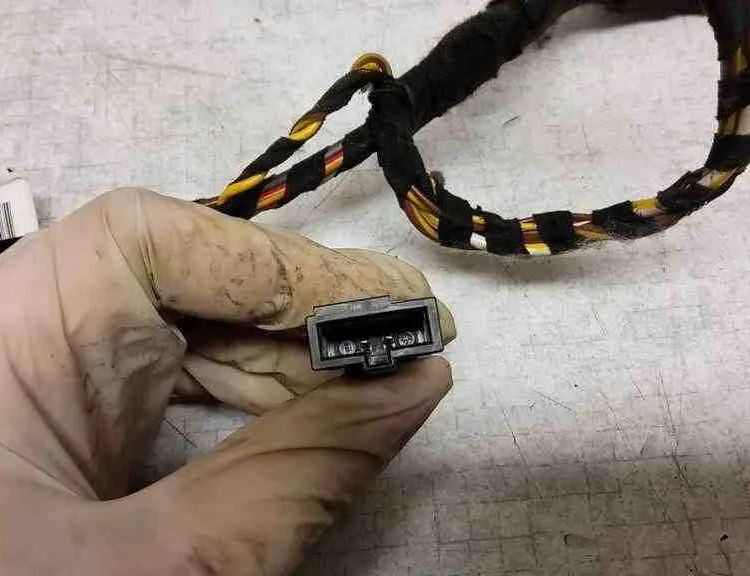 VOLKSWAGEN Touareg 1 generation (2002-2010) Priekšējo labo durvju elektroinstalācija 1J0972704,6Q0972705,7L6971120,1J0973332,7L0971905,6Q0973717,3B0972712,6Q0972704,992576103,8Z0972701 32563999