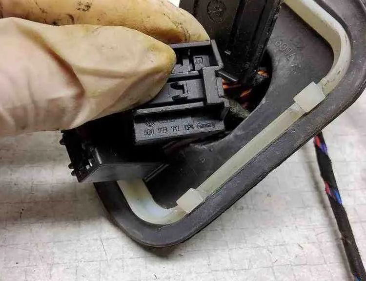 VOLKSWAGEN Touareg 1 generation (2002-2010) Aizmugurējo labo durvju elektroinstalācija 1J0972704,6Q0972705,7L0971841B,1J0973714,4A0971883,6Q0973717,3B0972712,7L6971694B,6Q0972704,8Z0972701 32564003