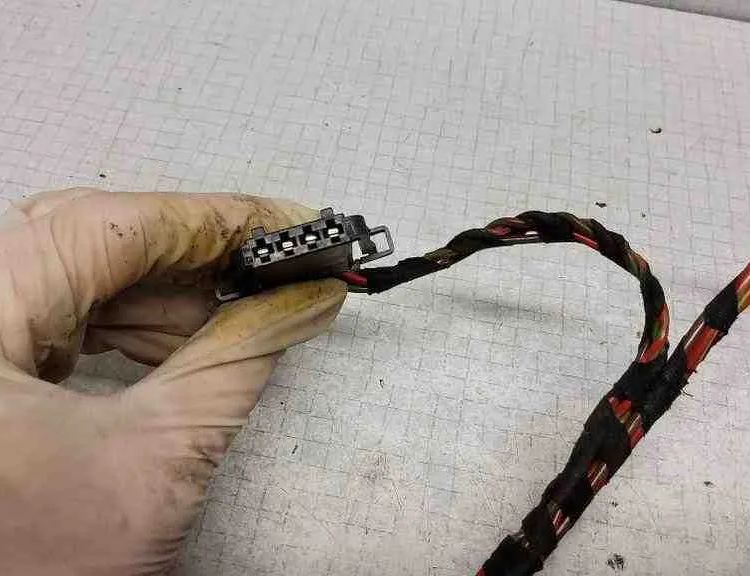 VOLKSWAGEN Touareg 1 generation (2002-2010) Aizmugurējo labo durvju elektroinstalācija 1J0972704,6Q0972705,7L0971841B,1J0973714,4A0971883,6Q0973717,3B0972712,7L6971694B,6Q0972704,8Z0972701 32564003