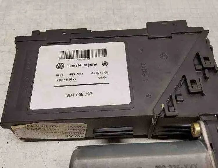 VOLKSWAGEN Touareg 1 generation (2002-2010) Priekšējo kreiso durvju logu pacēlāja motorīts 3D1959793,0130821764,7L0959701 32564092