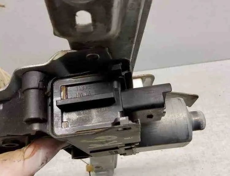 CITROËN C5 2 generation (2008-2017) Aizmugurējo kreiso durvju logu pacēlājs 0130822447,128000772,9570313280 32564140