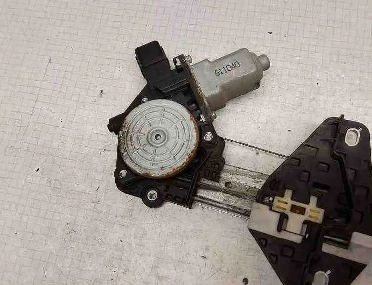 HONDA Civic 8 generation (2005-2012) Aizmugurējo kreiso durvju logu pacēlājs 611040,CM012280 32564249