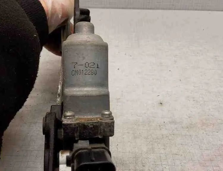 HONDA Civic 8 generation (2005-2012) Aizmugurējo kreiso durvju logu pacēlājs 611040,CM012280 32564249