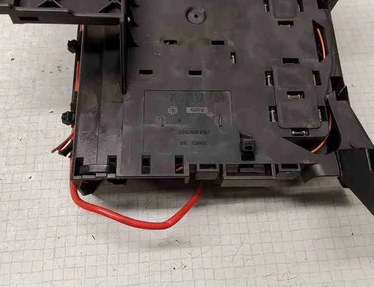 VOLKSWAGEN Touareg 1 generation (2002-2010) Drošinātāju kārba 14150000,3D0951253A,7L0937548,0408529978,7L0972764 32564858