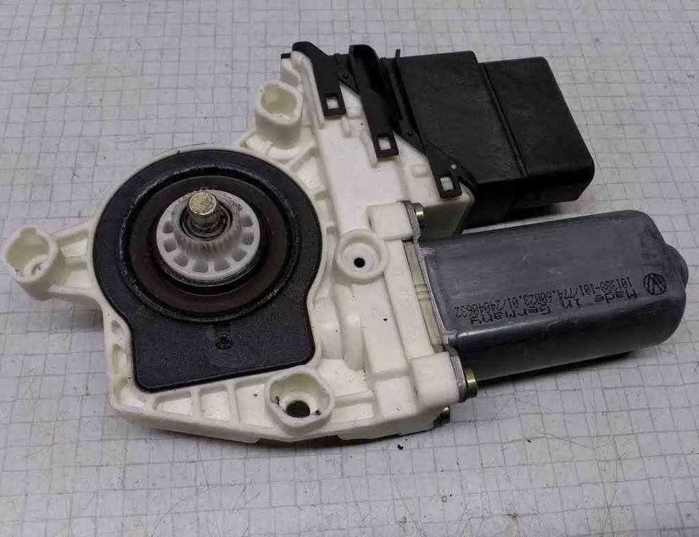VOLKSWAGEN Bora 1 generation (1998-2005) Моторчик стеклоподъемника задней левой двери 9776101438203,1J4959812C 32626797