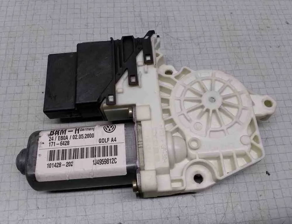 VOLKSWAGEN Bora 1 generation (1998-2005) Моторчик стеклоподъемника задней левой двери 9776101438203,1J4959812C 32626797