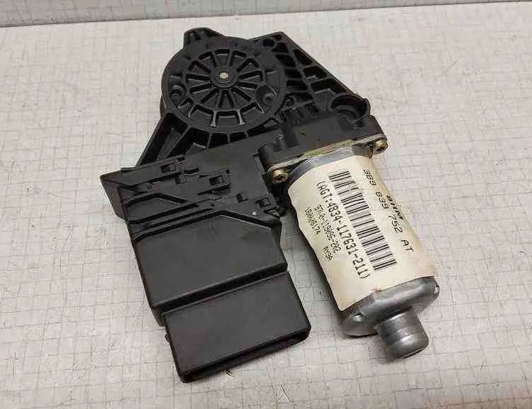 VOLKSWAGEN Passat B7 (2010-2015) Aizmugurējo labo durvju loga vadības motorīts 0130821696,3B9839752A,9776101438202 32628475