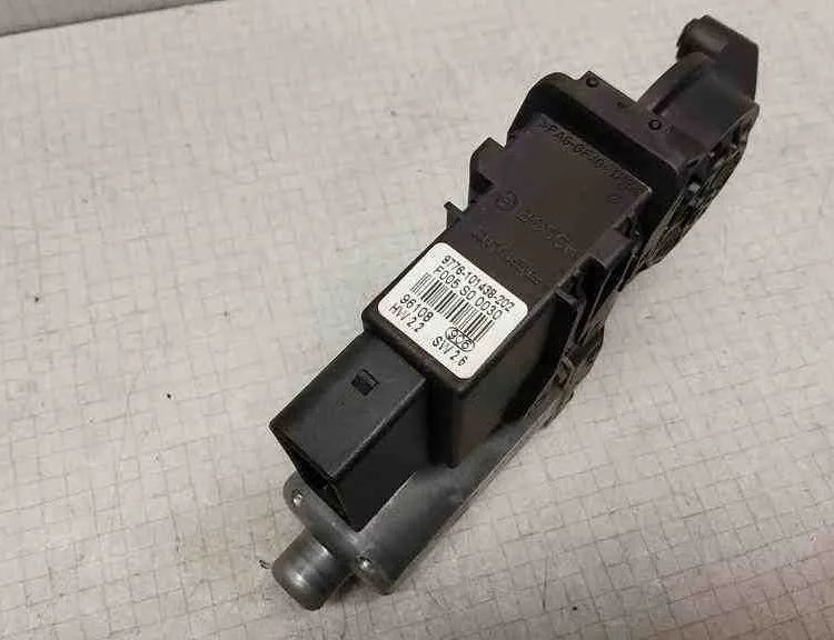 VOLKSWAGEN Passat B7 (2010-2015) Aizmugurējo labo durvju loga vadības motorīts 0130821696,3B9839752A,9776101438202 32628475