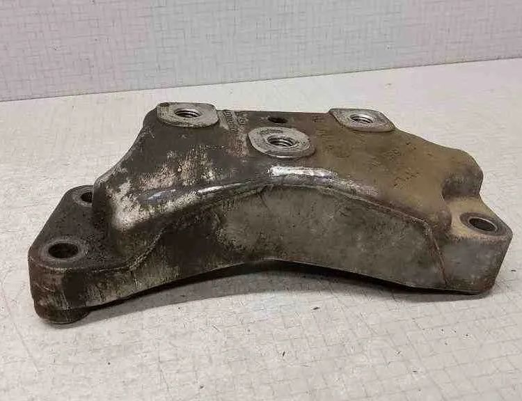 VOLKSWAGEN Caddy 3 generation (2004-2015) Кронштейн крепления коробки передач 1K0199117 32630057