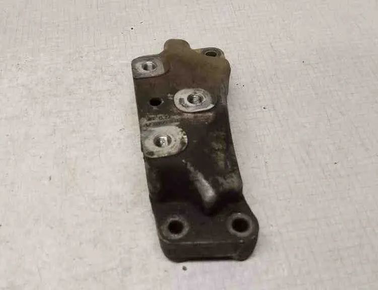 VOLKSWAGEN Caddy 3 generation (2004-2015) Кронштейн крепления коробки передач 1K0199117 32630057