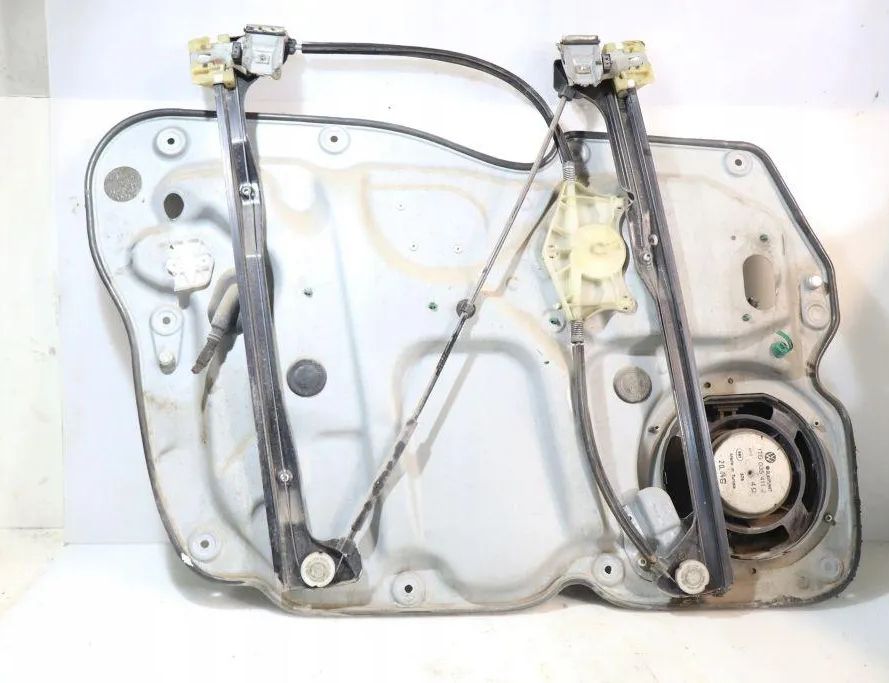 VOLKSWAGEN Caddy 3 generation (2004-2015) Priekšējo kreiso durvju logu pacēlājs 32884349