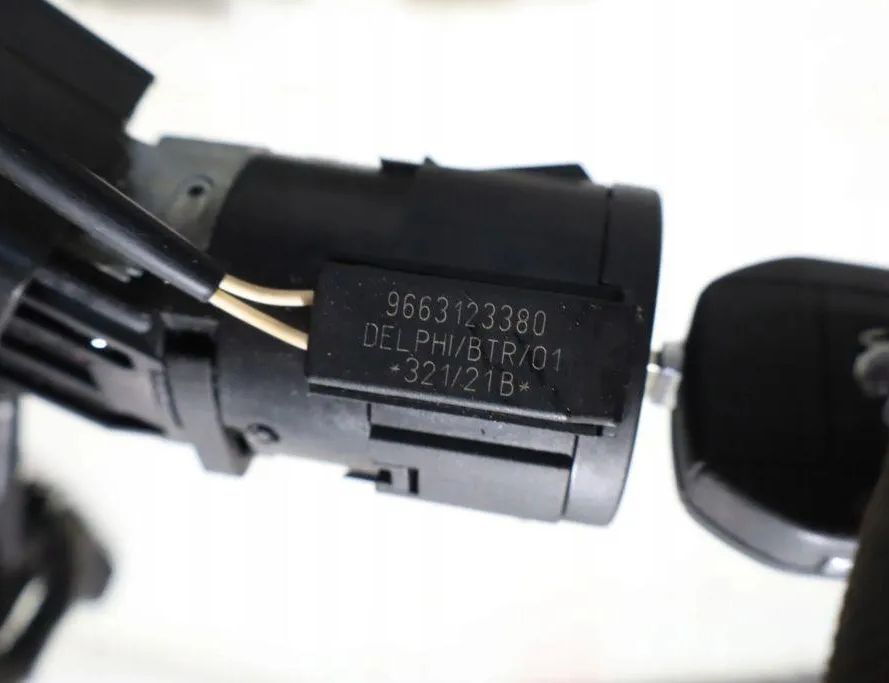 PEUGEOT 208 Peugeot 208 (2012-2015) Ignition Lock 32885275