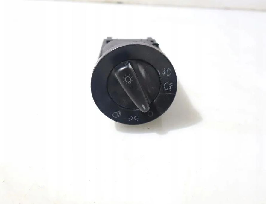 VOLKSWAGEN Golf 7 generation (2012-2024) Headlight Switch Control Unit 32885302