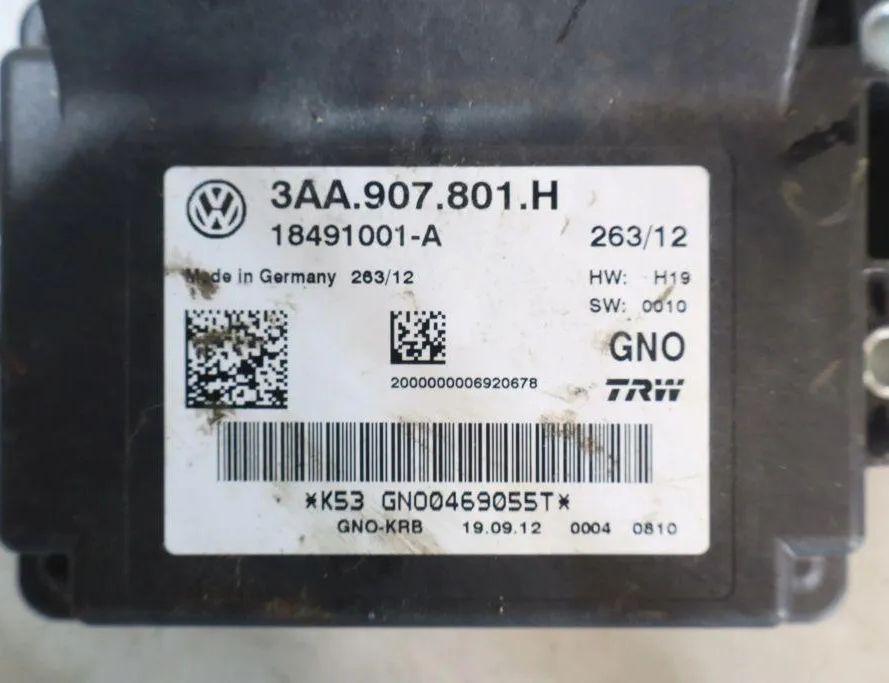 VOLKSWAGEN Passat B7 (2010-2015) Блок управления тормозной системы 32895137