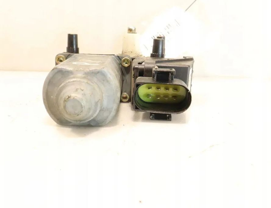 AUDI A4 B8/8K (2011-2016) Front Right Door Window Control Motor 32901162