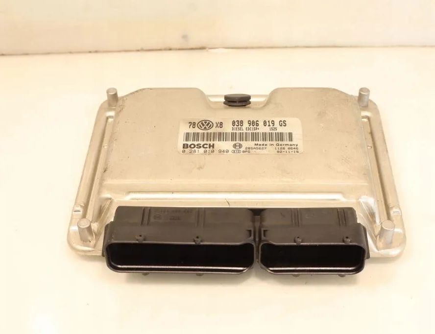 VOLKSWAGEN Passat B6 (2005-2010) Engine Control Unit ECU 0281010940 32901547