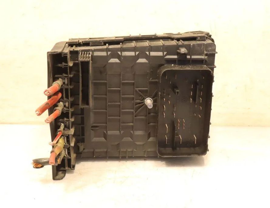 AUDI A3 8P (2003-2013) Блок предохранителей 32909268