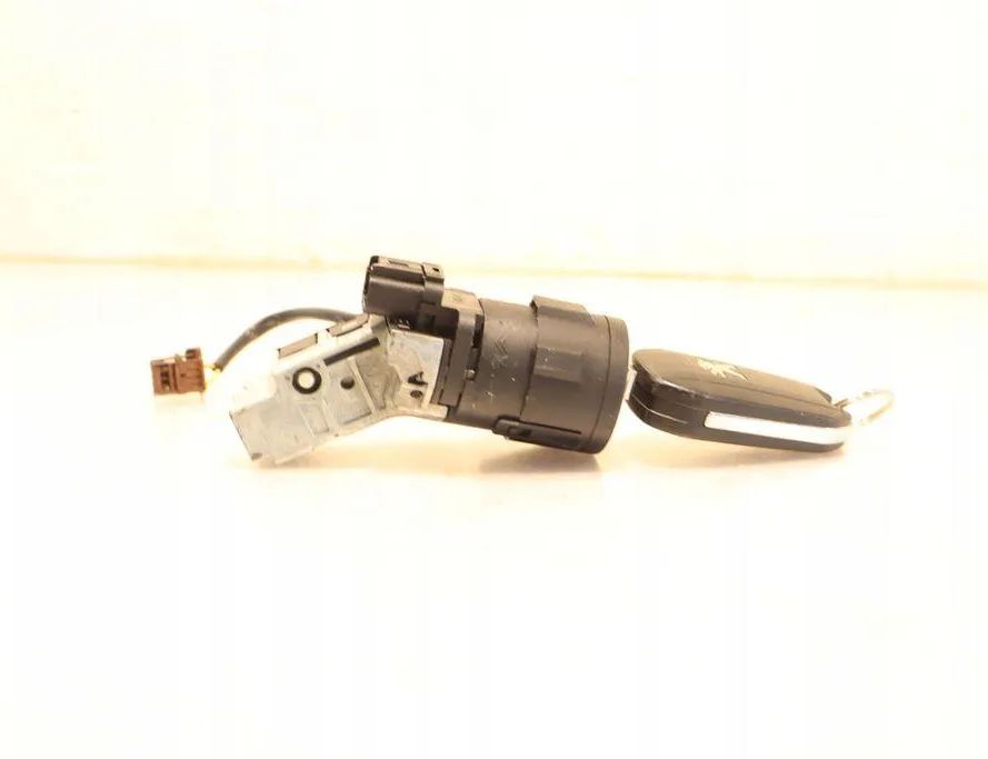 PEUGEOT 308 T9 (2013-2021) Ignition Lock 32911134