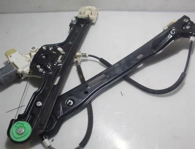 BMW 1 Series E81/E82/E87/E88 (2004-2013) Priekšējo kreiso durvju logu pacēlājs 7067795S 32922244